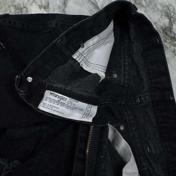 Wrangler Cowboy Cutoffs Black Wash Silver Edition Size 32 Cotton Waist 30 Womens - Picture 7 of 7